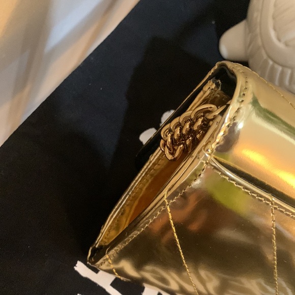 - Kurt Geiger London SoHo Leather Chain Wallet
Kurt Geiger London - Picture 14 of 17